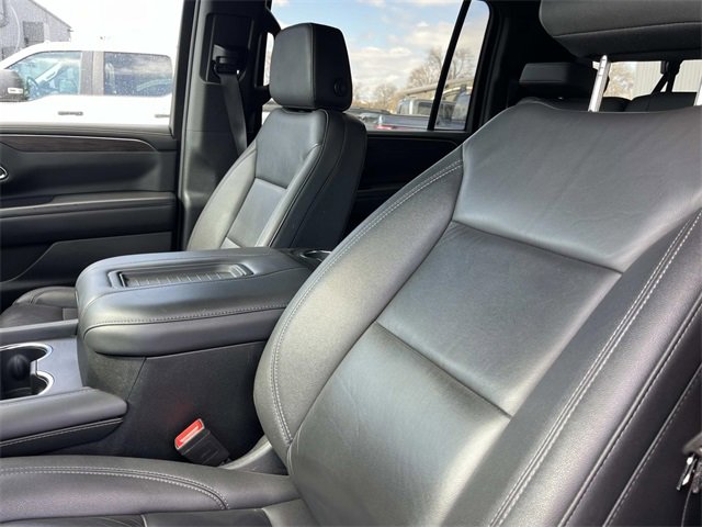 Used 2024 Chevrolet Suburban LT image 30