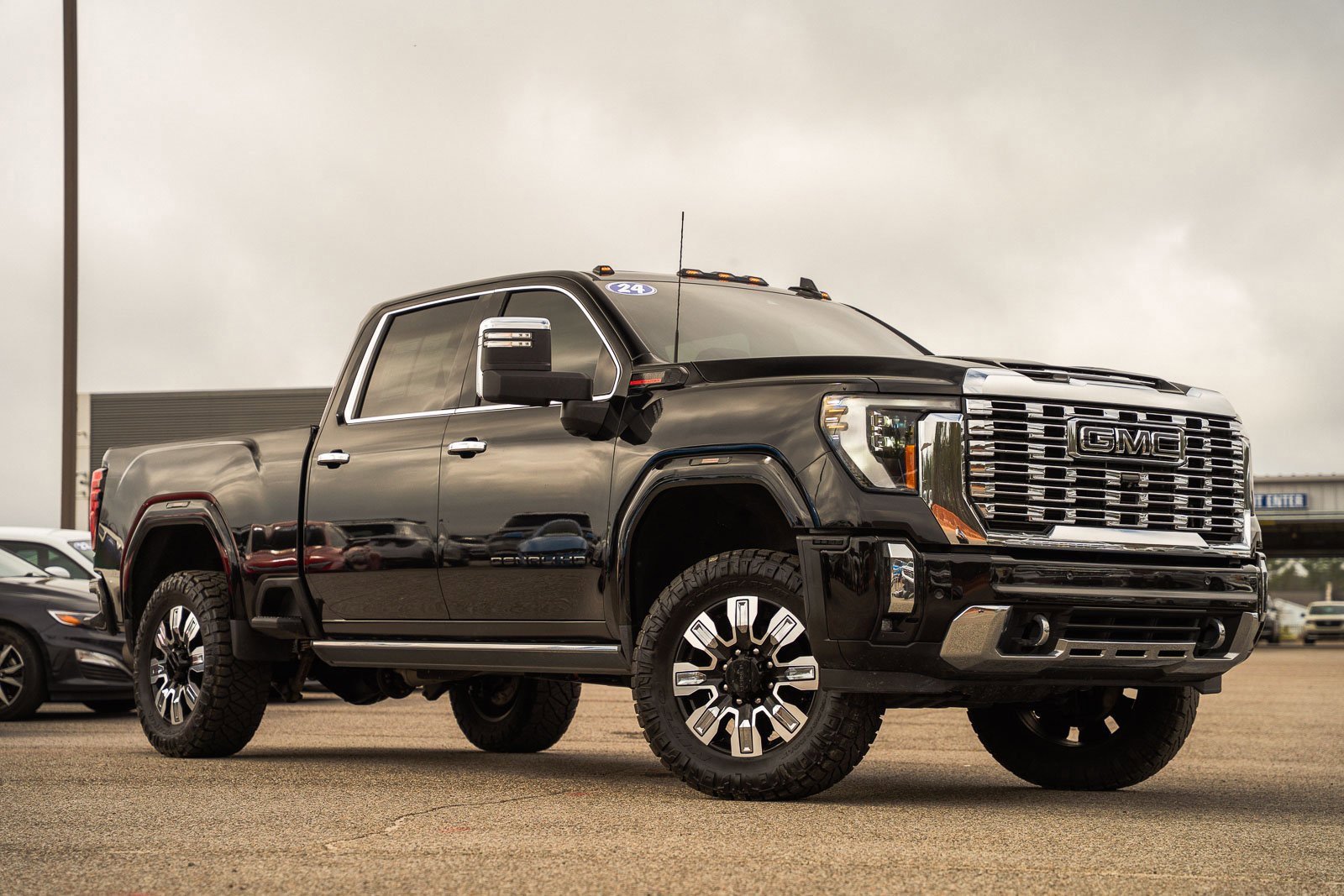 Used 2024 GMC Sierra 2500 Denali w/ Denali Reserve Package image 9