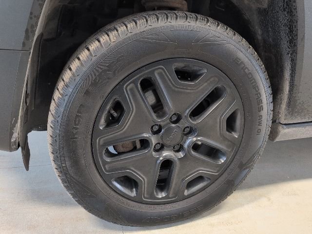 Used 2017 Jeep Renegade Trailhawk image 10