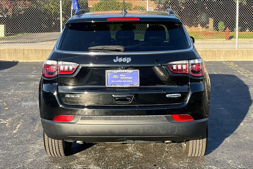 Used 2024 Jeep Compass Latitude AWD/4WD image 3