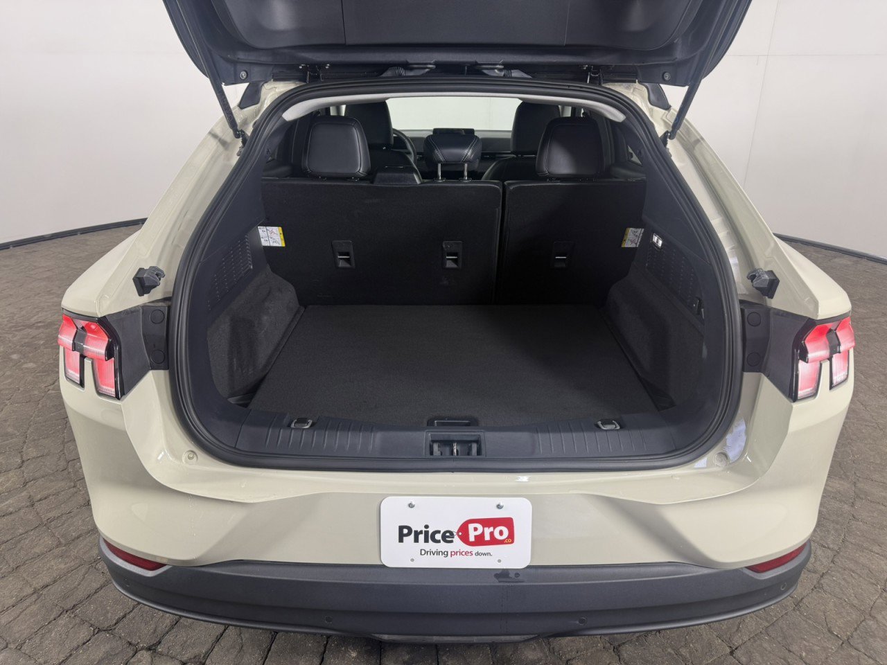 Certified 2025 Ford Mustang Mach-E Select w/ Comfort Package Lite image 7