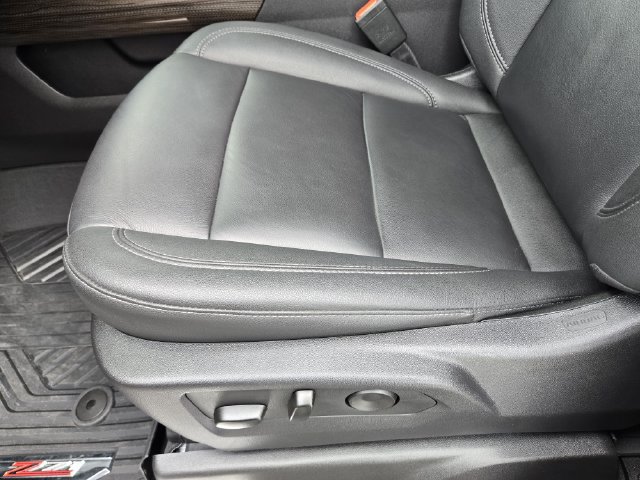 Used 2025 Chevrolet Silverado 1500 LT Trail Boss w/ Convenience Package II AWD/4WD image 22