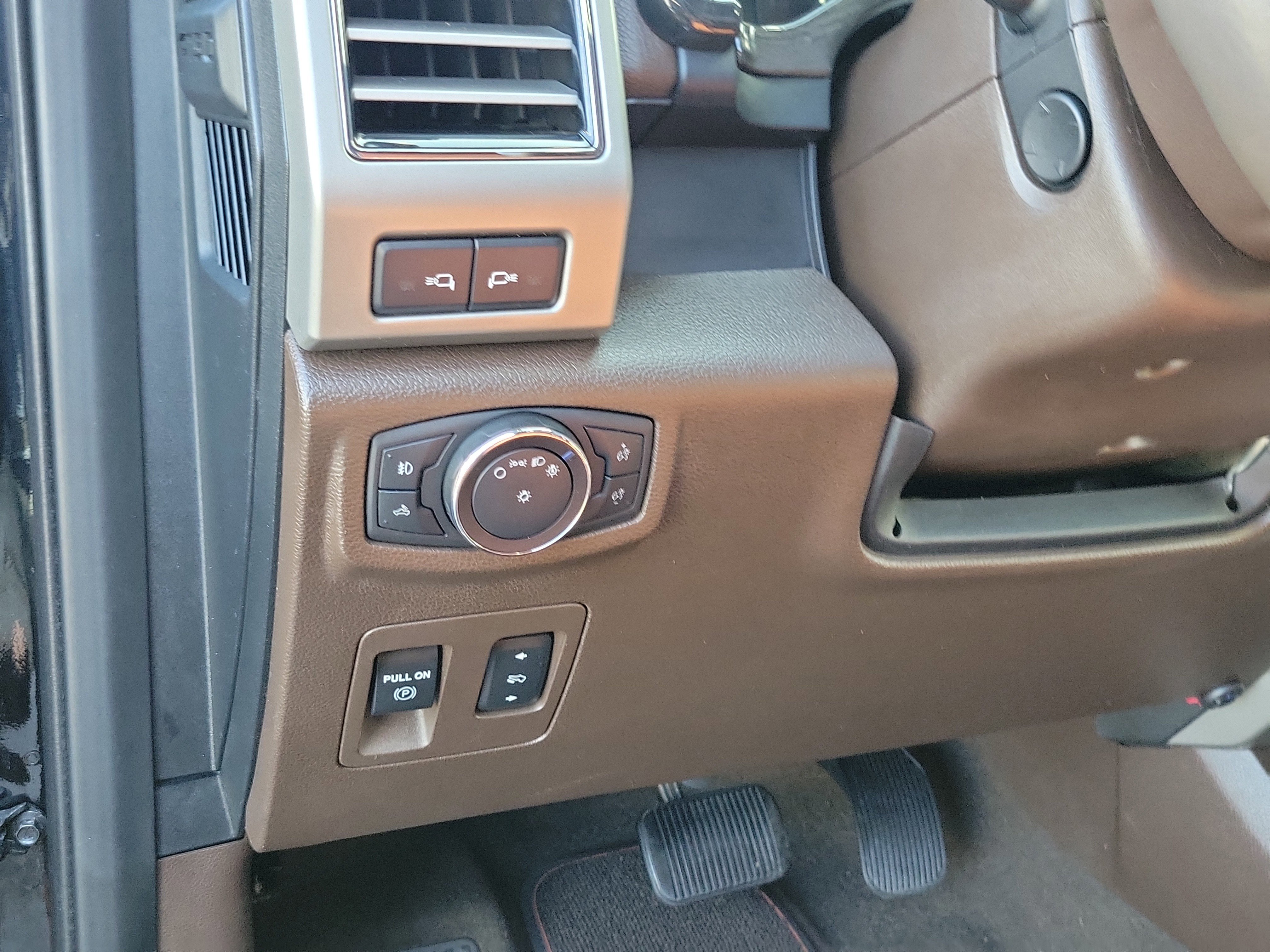 Certified 2019 Ford F150 King Ranch w/ Equipment Group 601A Luxury image 9