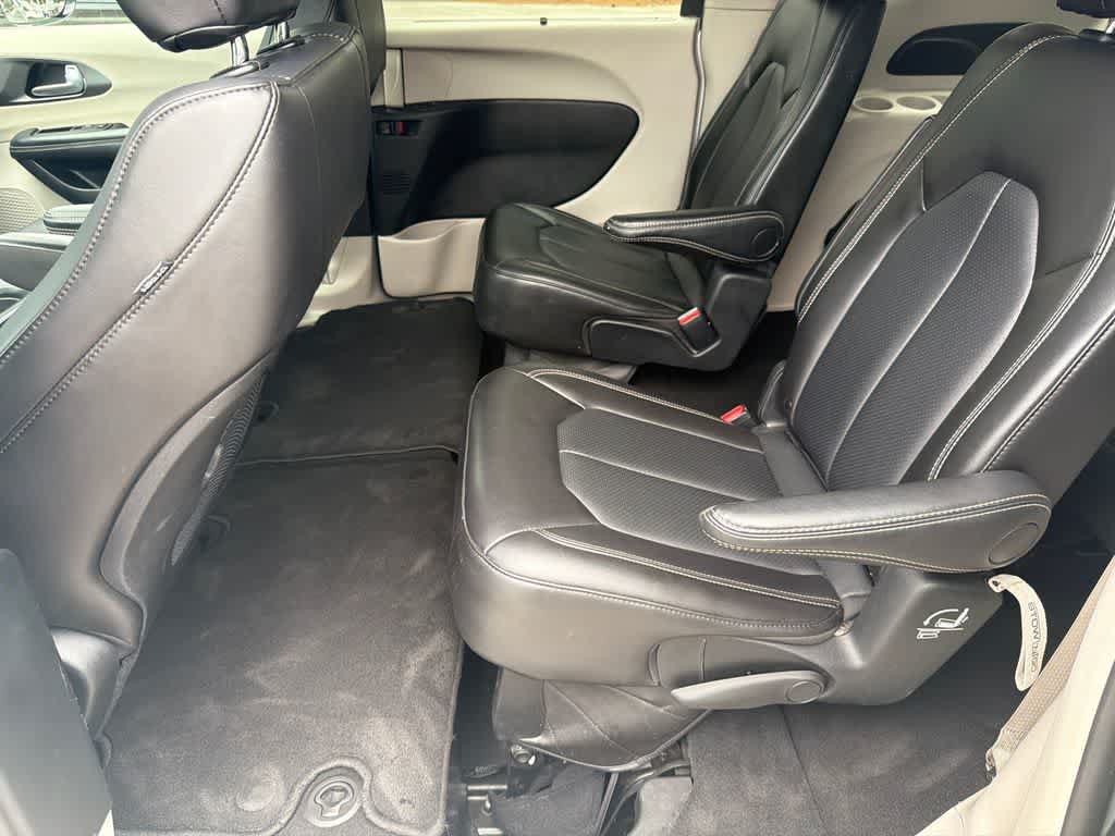 Used 2024 Chrysler Pacifica Touring-L FWD image 18