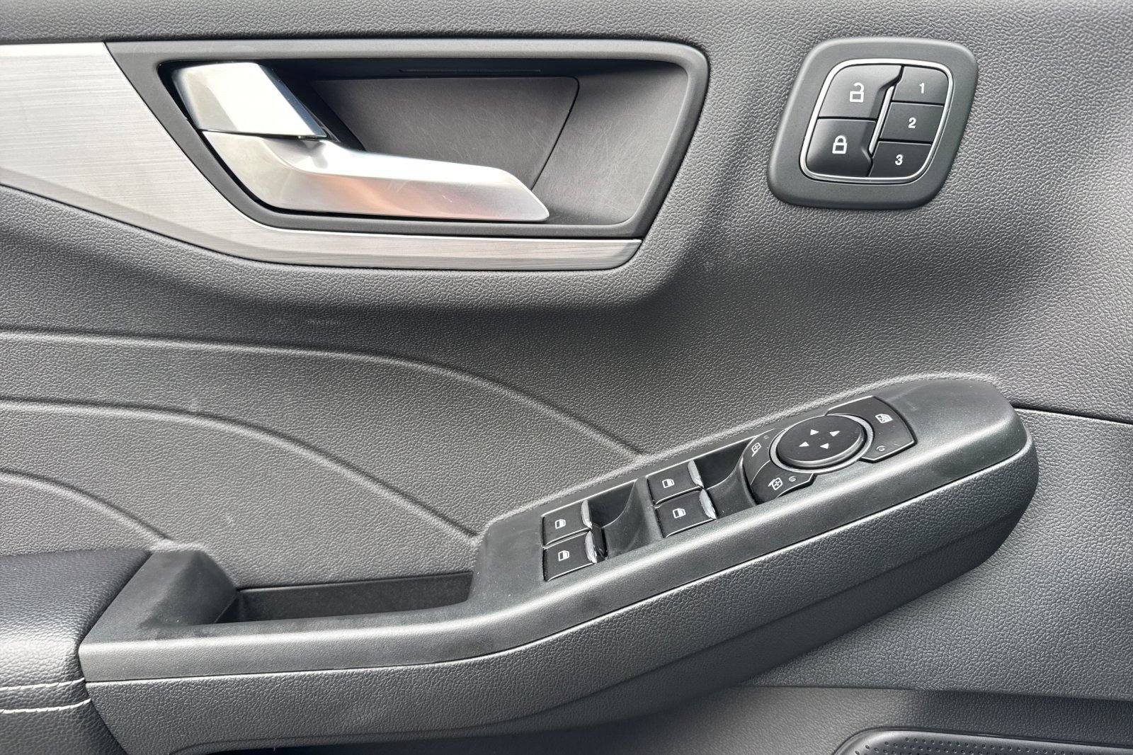 Certified 2023 Ford Escape Platinum FWD image 11
