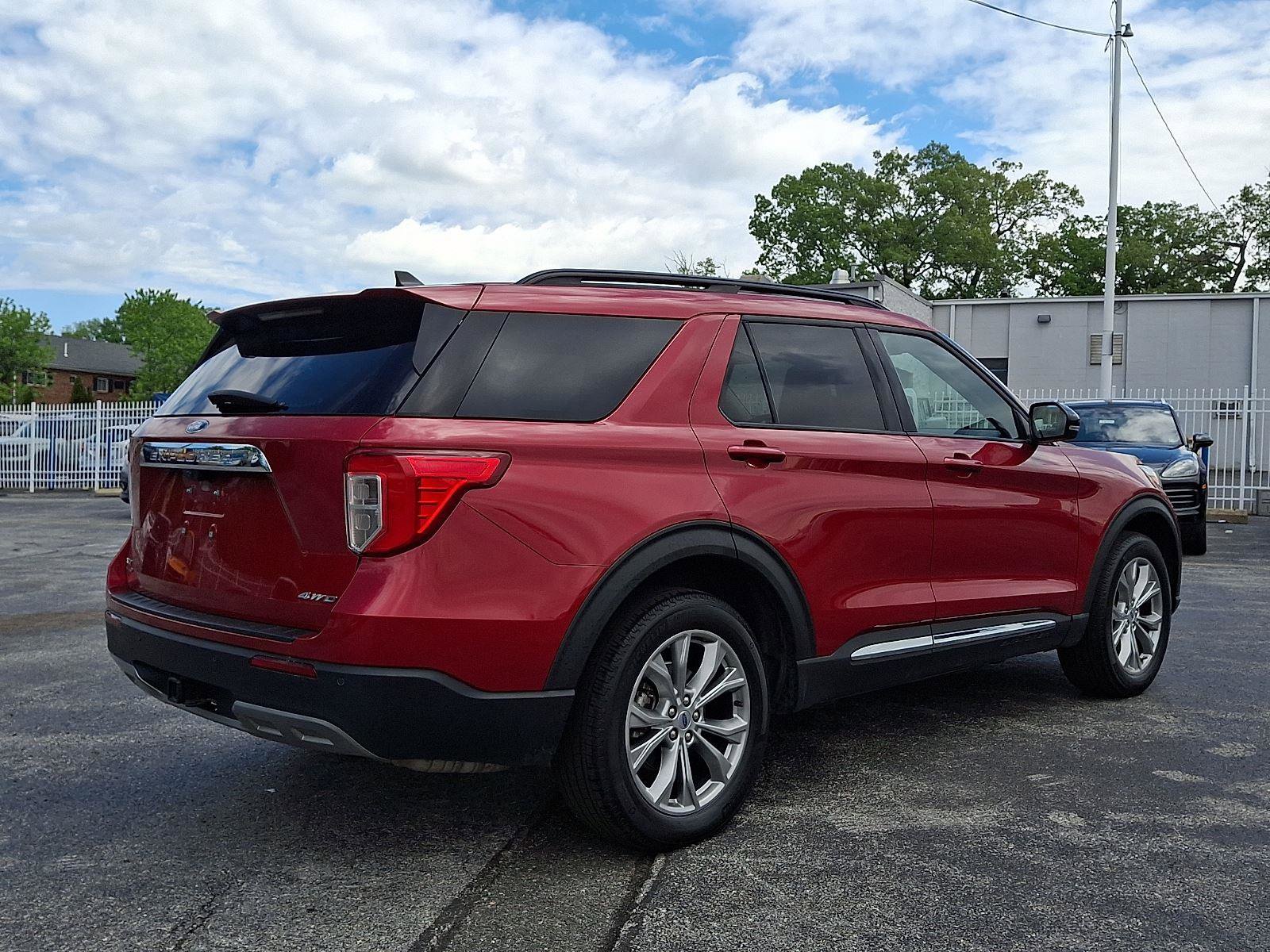 Certified 2023 Ford Explorer XLT w/ Equipment Group 202A AWD/4WD image 6