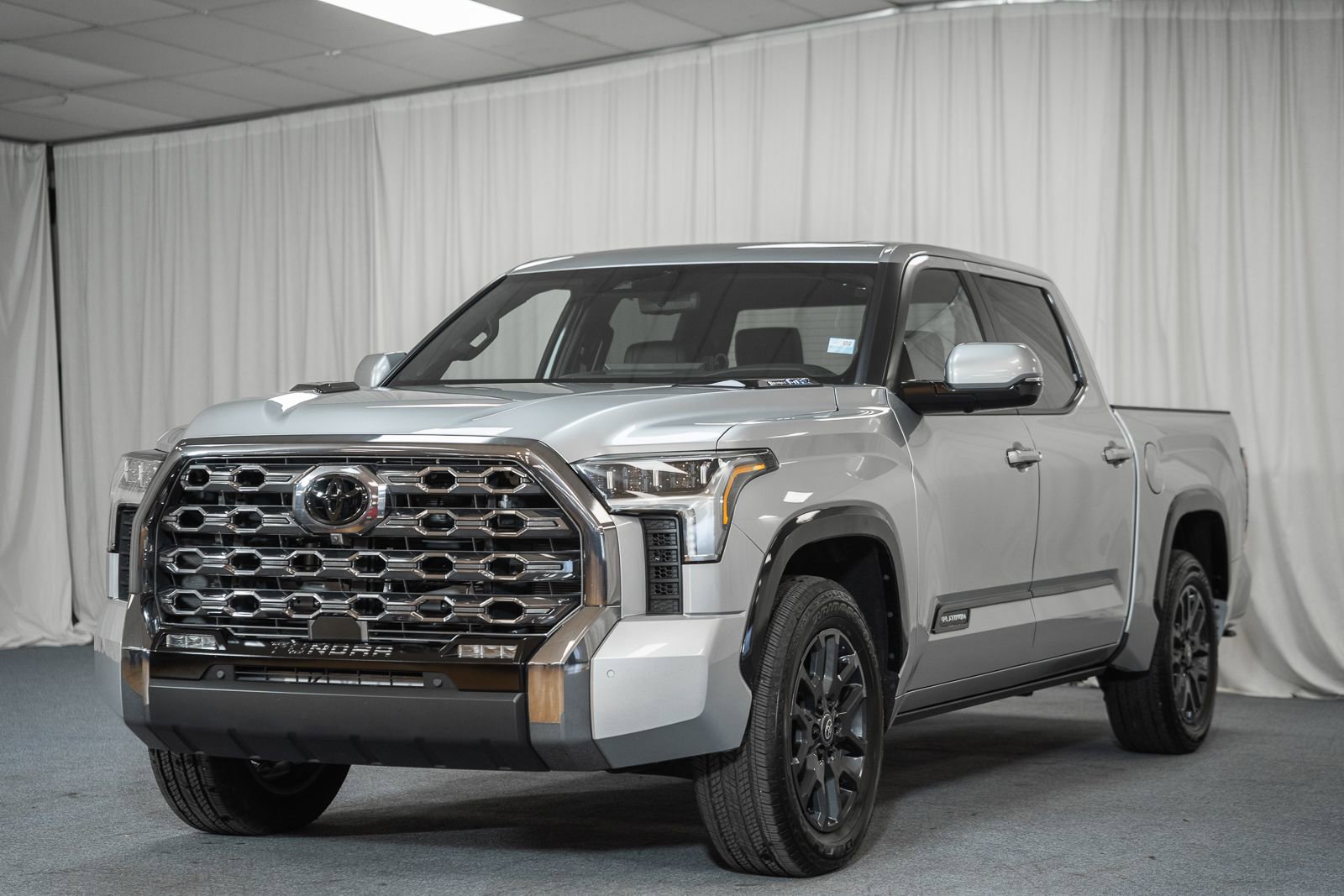 Used 2024 Toyota Tundra Platinum image 3