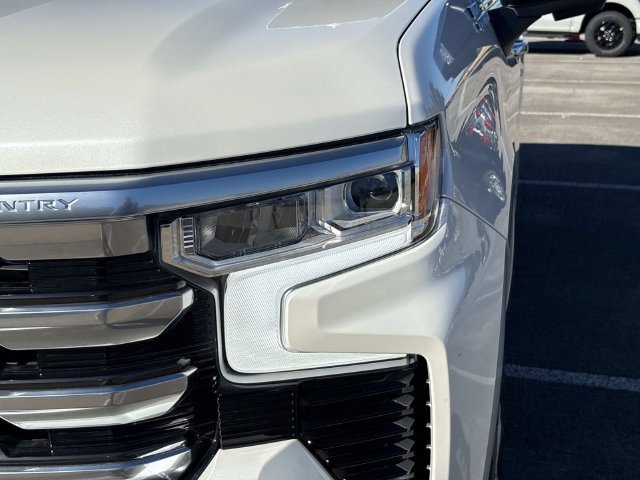 Used 2025 Chevrolet Silverado 1500 High Country AWD/4WD image 12