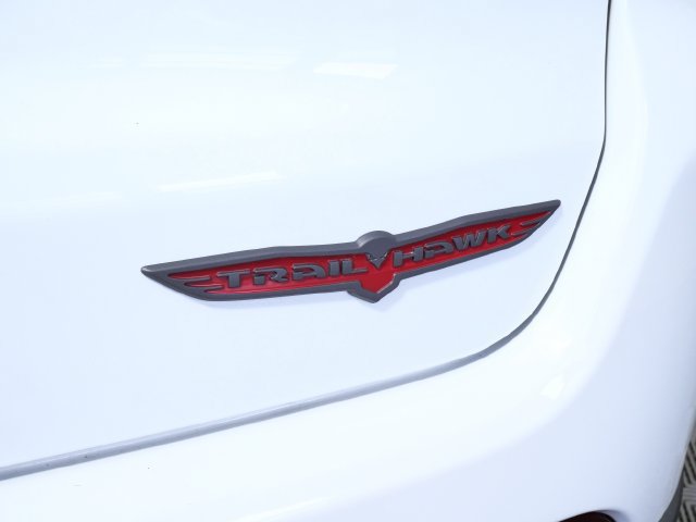 Used 2025 Jeep Compass Trailhawk AWD/4WD image 7