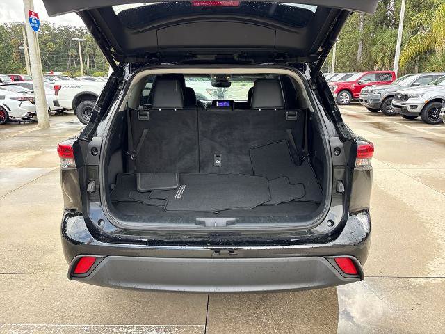 Used 2023 Toyota Highlander XLE FWD image 32