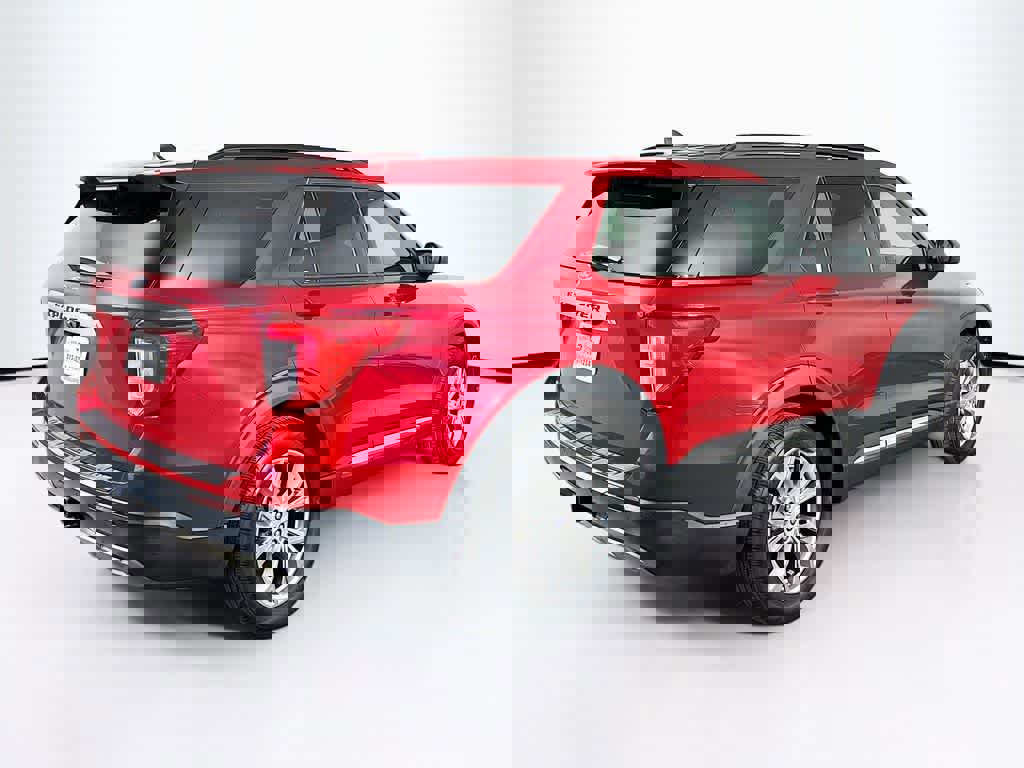 Certified 2022 Ford Explorer XLT w/ Equipment Group 202A image 5