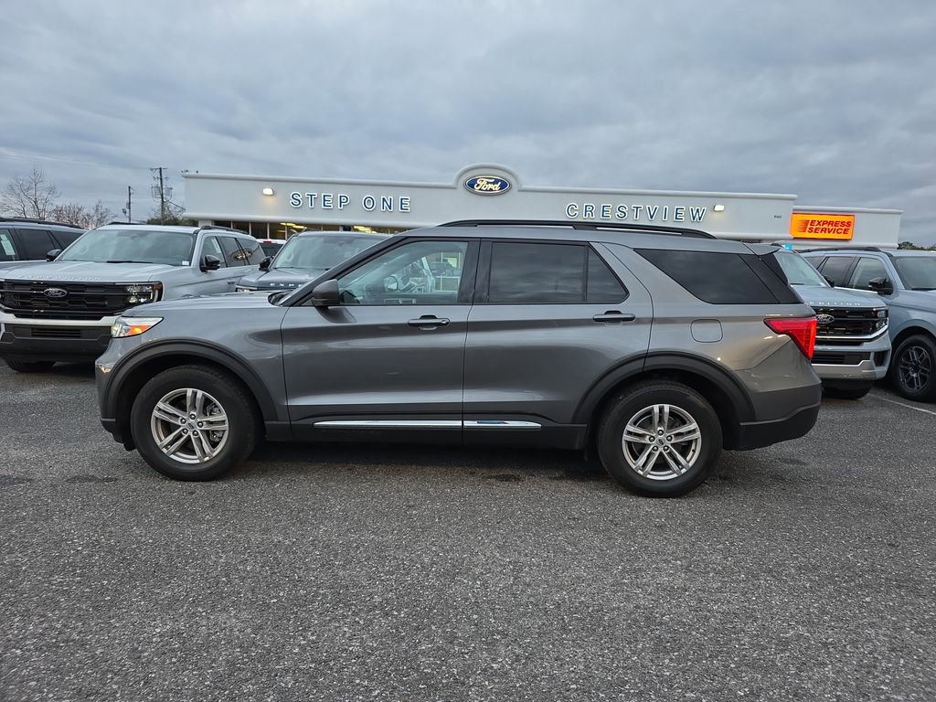 Certified 2024 Ford Explorer XLT image 2