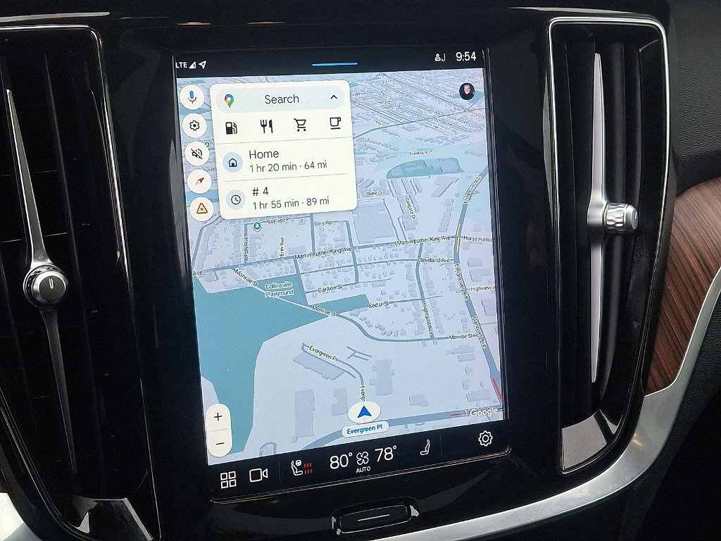 Used 2023 Volvo V60 B5 Cross Country Plus image 25