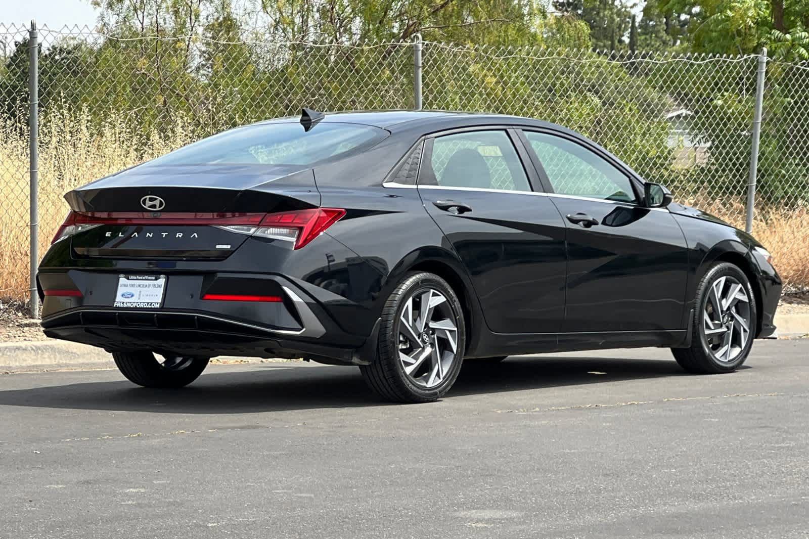 Used 2024 Hyundai Elantra Limited image 5