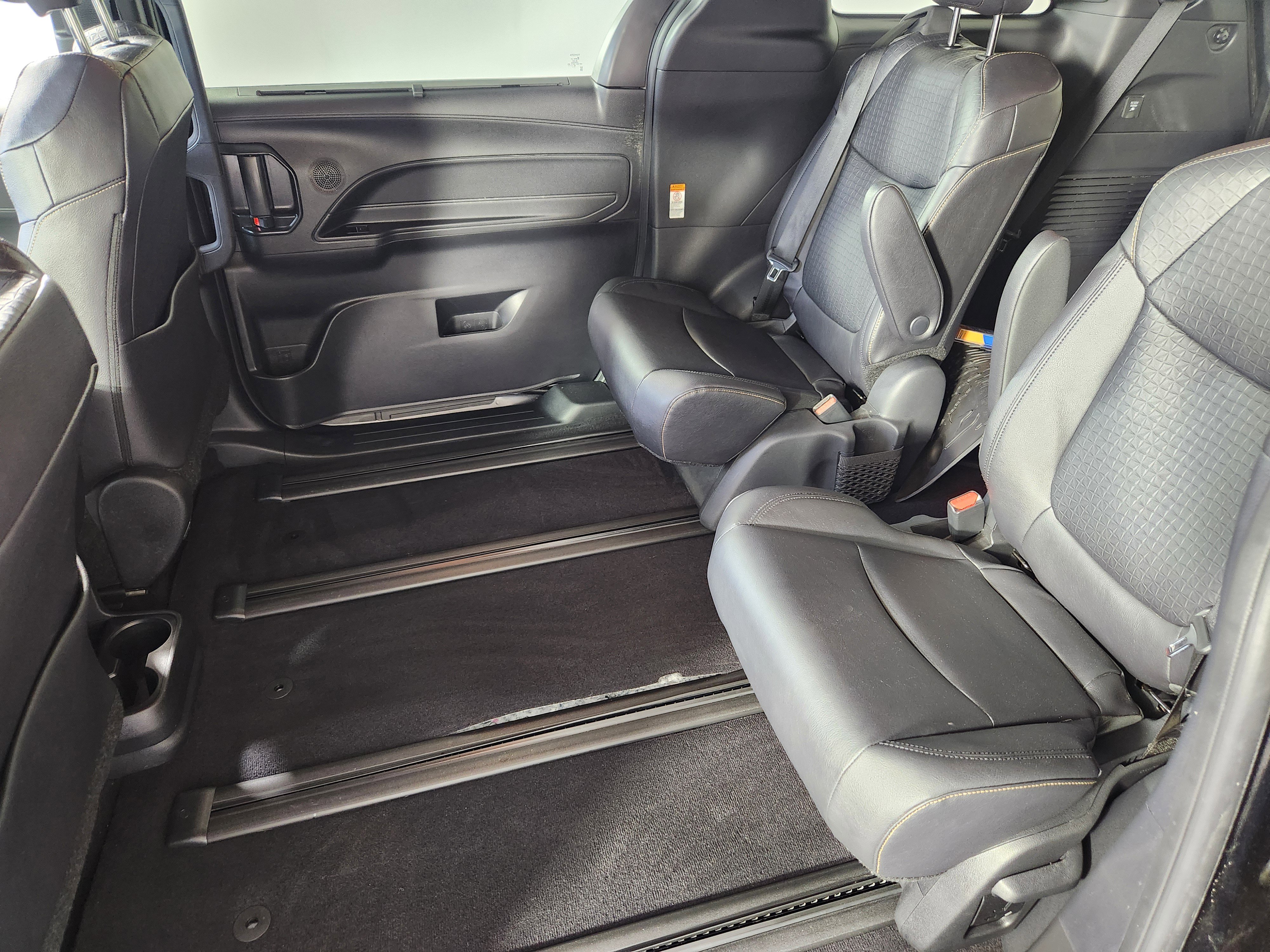 Used 2025 Toyota Sienna XLE Woodland Edition image 14