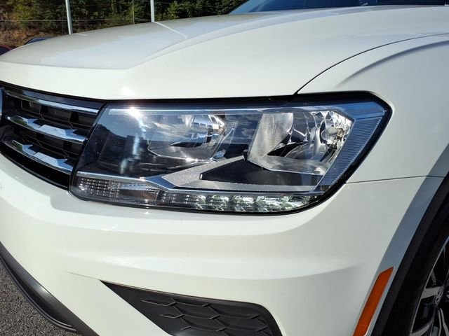 Used 2021 Volkswagen Tiguan SE w/ Panoramic Sunroof Package FWD image 4