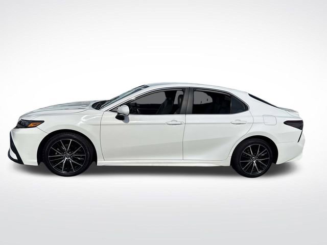Used 2024 Toyota Camry SE image 2