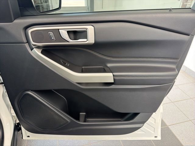 Certified 2022 Ford Explorer XLT w/ Equipment Group 202A image 15