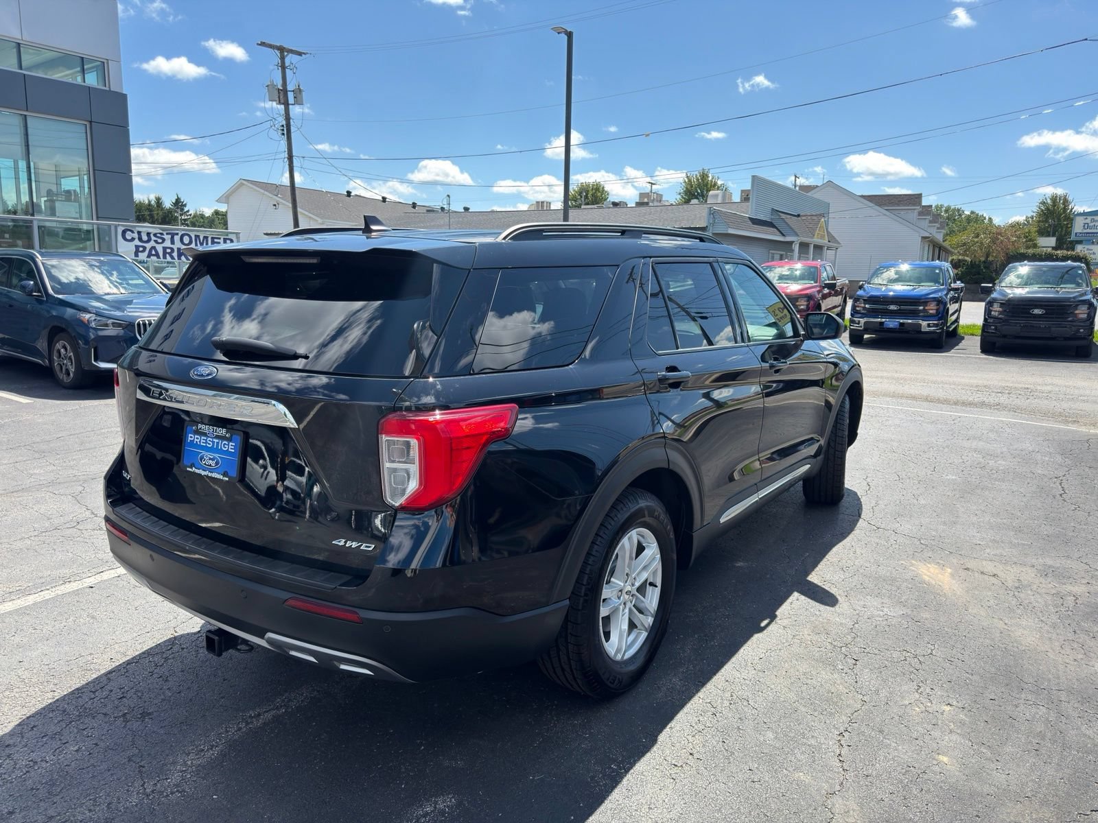 Certified 2022 Ford Explorer XLT w/ Equipment Group 202A AWD/4WD image 9
