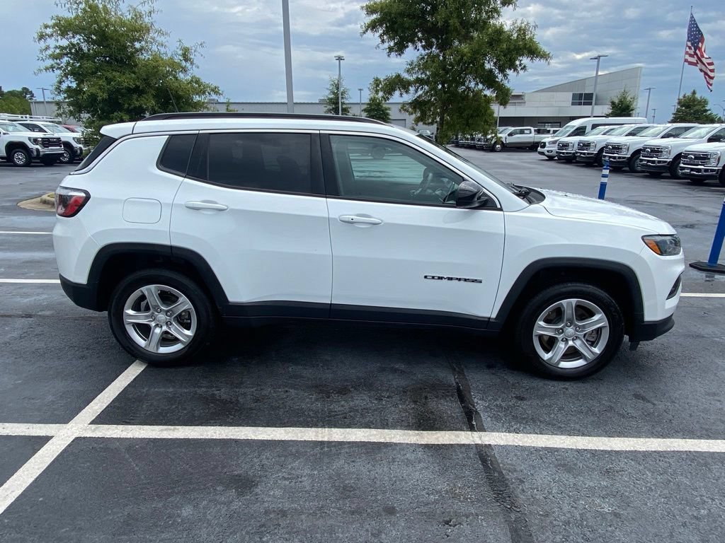 Used 2024 Jeep Compass Latitude AWD/4WD image 8