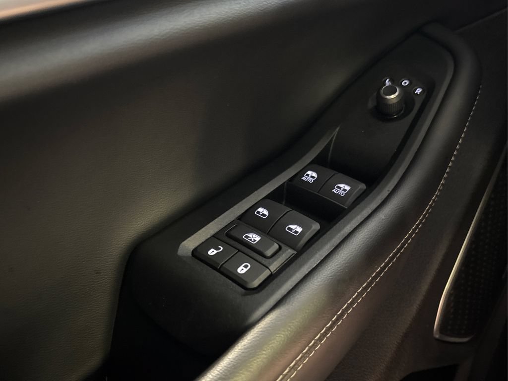 Used 2025 Jeep Grand Cherokee Limited AWD/4WD image 39