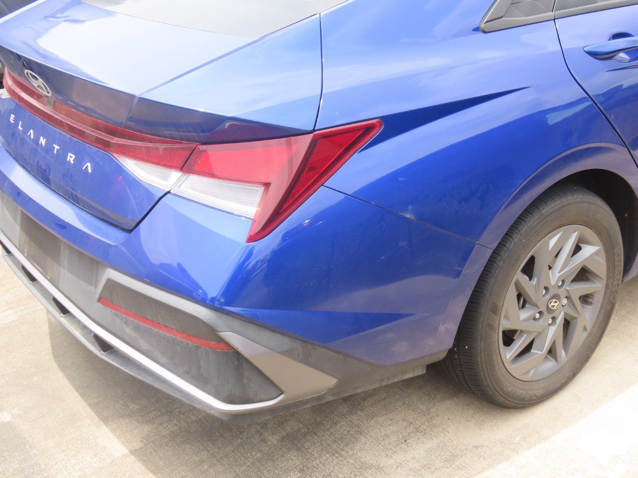 Used 2024 Hyundai Elantra SEL FWD image 11