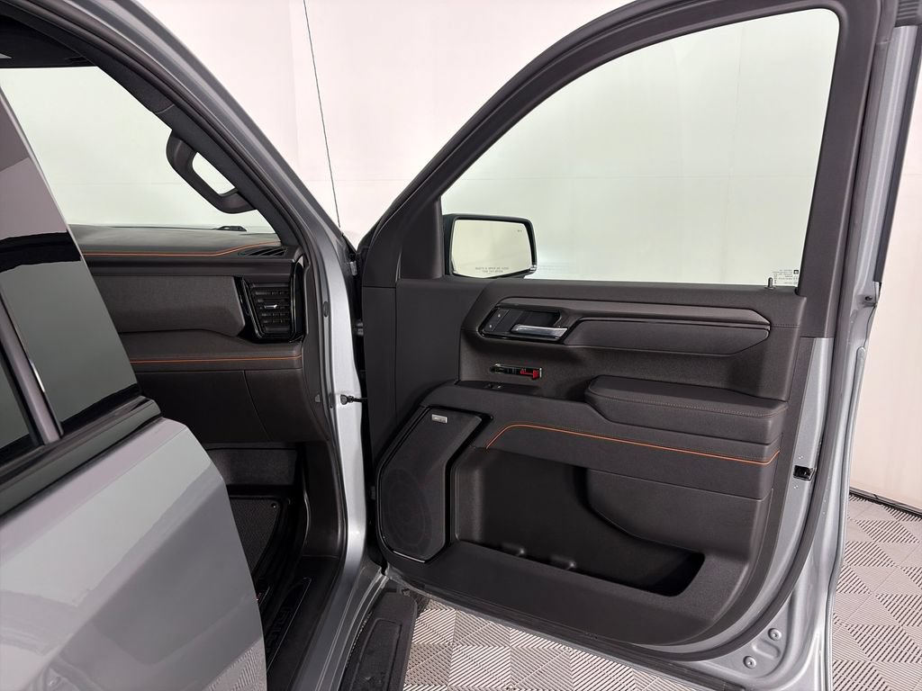 Used 2025 GMC Sierra 1500 AT4 w/ Technology Package AWD/4WD image 32