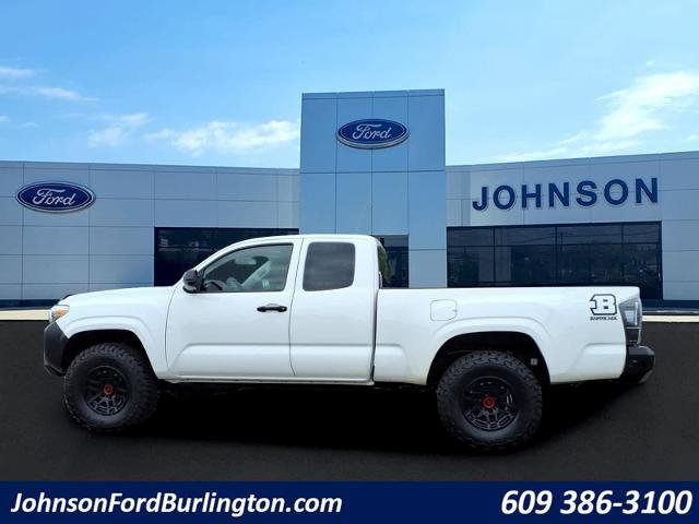 Used 2022 Toyota Tacoma SR AWD/4WD image 6