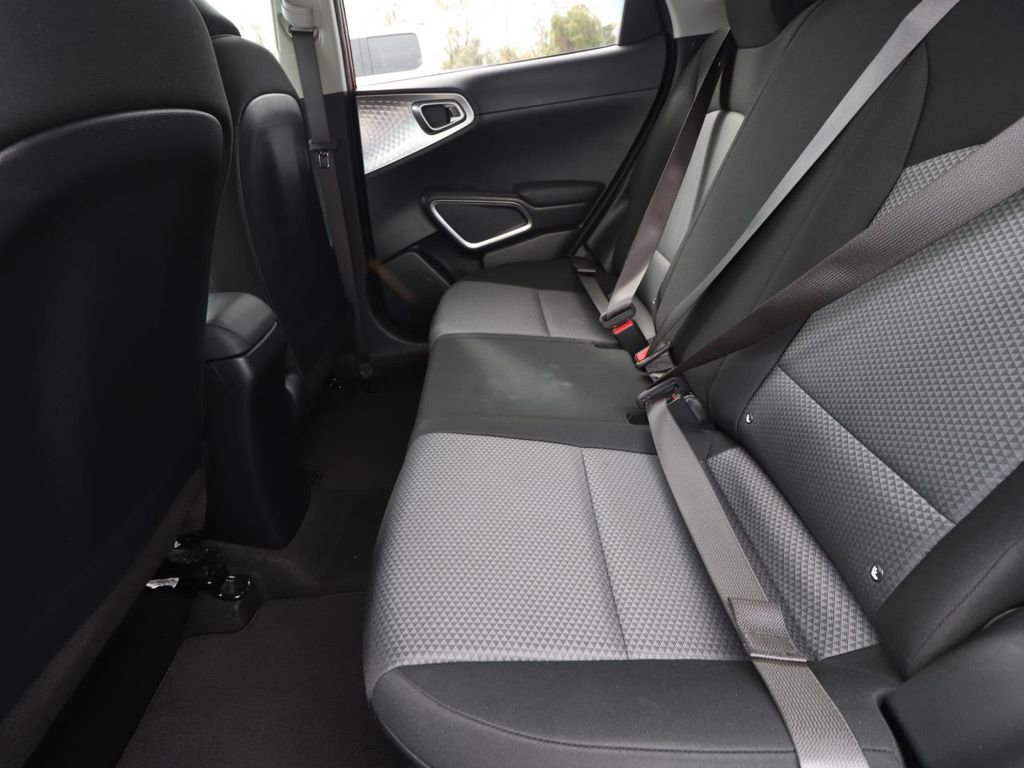 Used 2025 Kia Soul LX w/ LX Technology Package image 9
