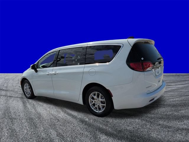 Used 2023 Chrysler Voyager LX FWD image 6
