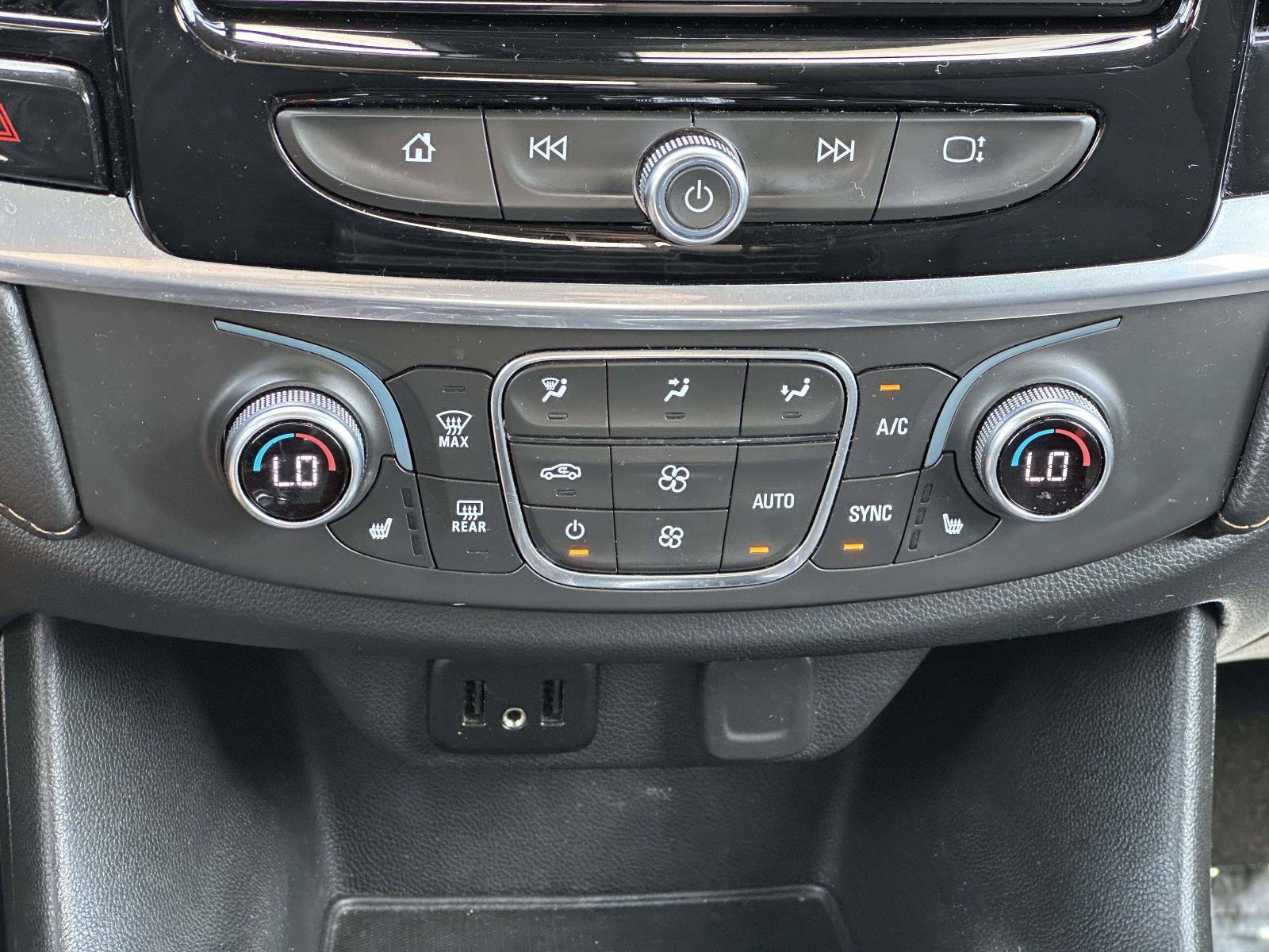 Used 2019 Chevrolet Traverse LT FWD image 17