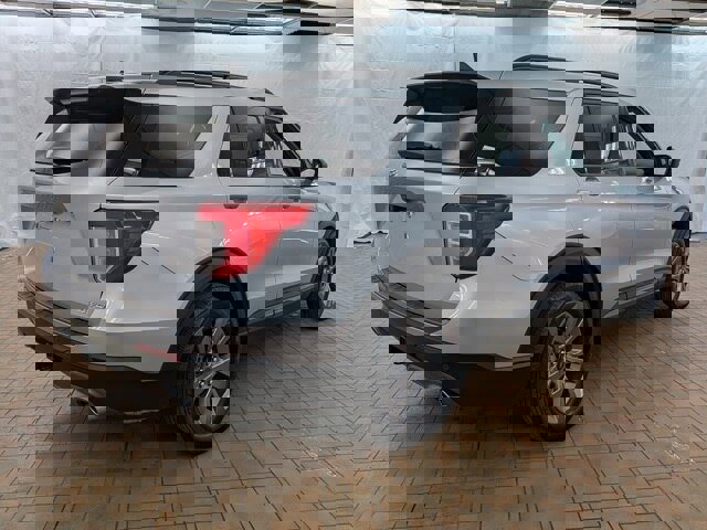 Certified 2021 Ford Explorer XLT w/ Equipment Group 202A image 7