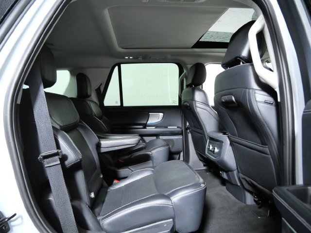 Certified 2025 Ford Expedition Platinum AWD/4WD image 12