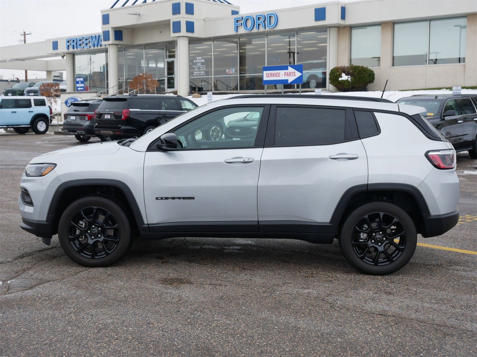Used 2025 Jeep Compass Latitude w/ Altitude Special Edition image 6