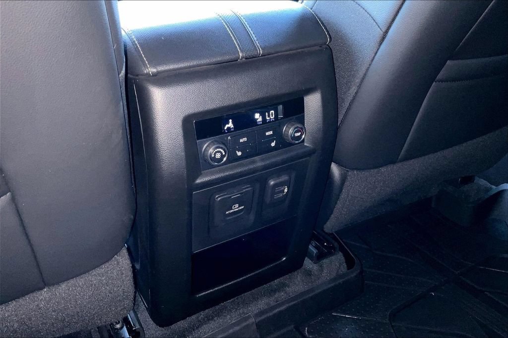 Used 2022 Chevrolet Traverse Premier w/ LPO, Floor Liner Package FWD image 34
