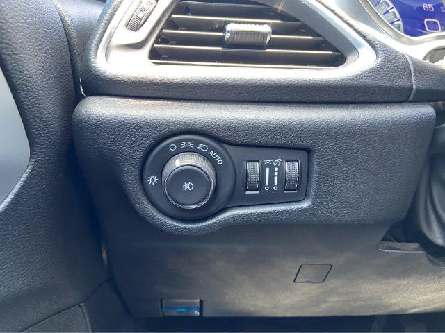 Used 2025 Chrysler Pacifica Limited FWD image 28