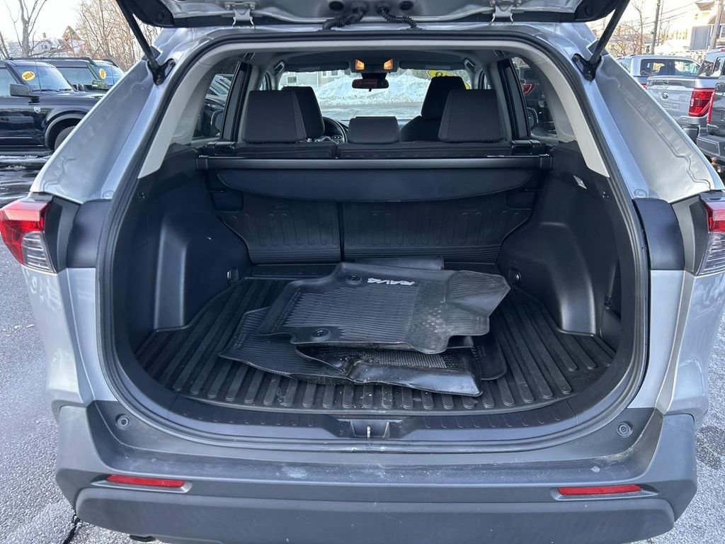 Used 2019 Toyota RAV4 LE image 13