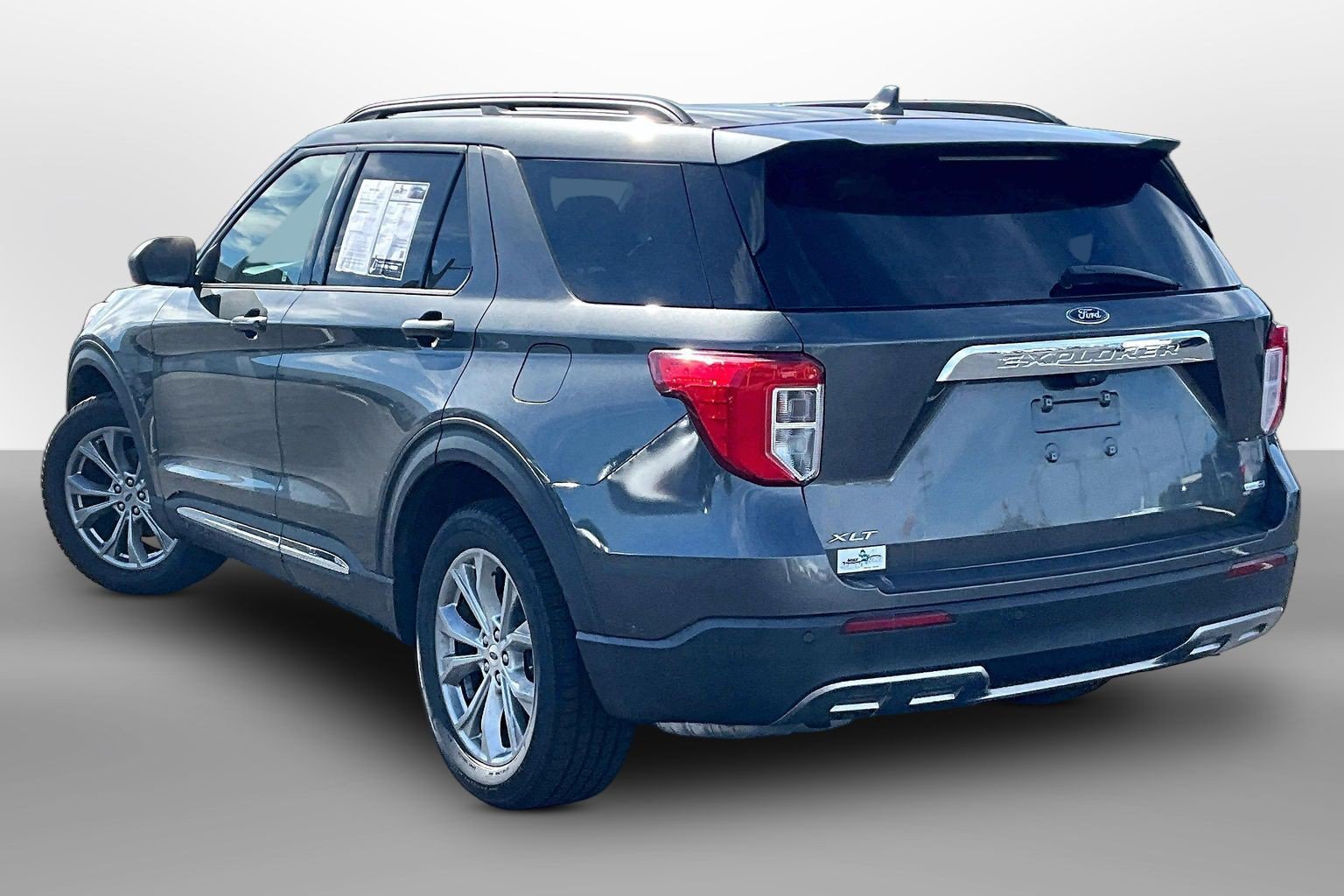 Certified 2020 Ford Explorer XLT w/ Equipment Group 202A AWD/4WD image 10