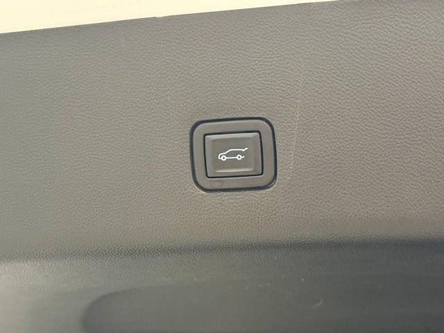 Used 2022 Chevrolet Traverse LT image 38