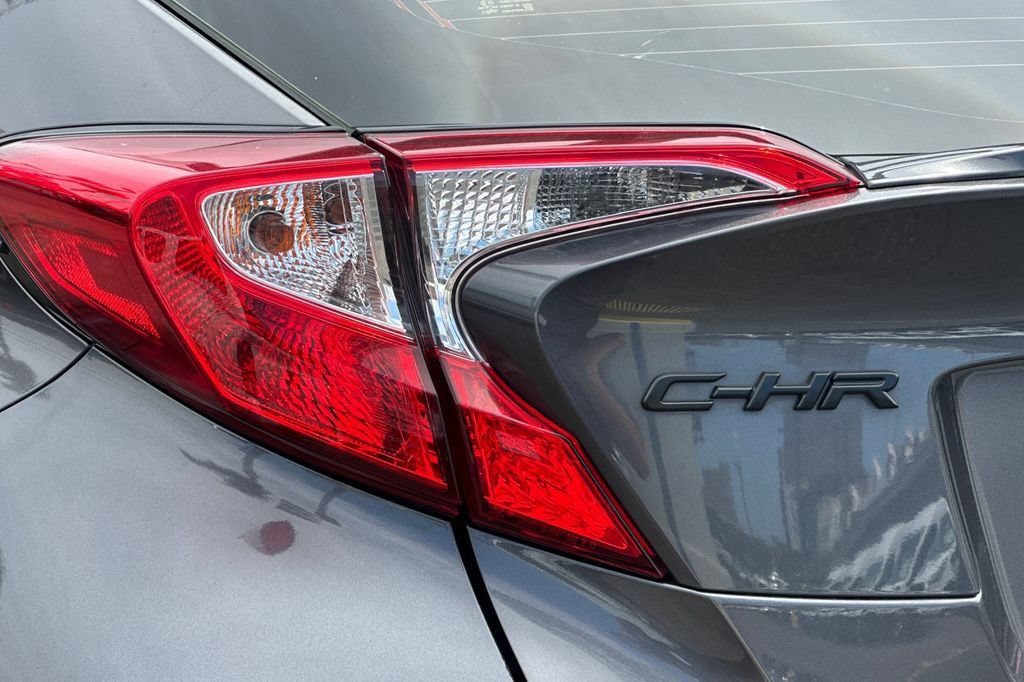 Used 2021 Toyota C-HR LE FWD image 30