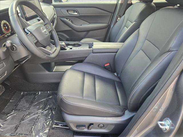 Used 2025 Nissan Rogue SL FWD image 15