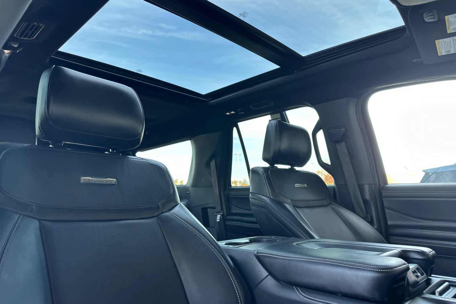 Certified 2025 Ford Expedition Max Platinum w/ Stealth Appearance Package AWD/4WD image 18