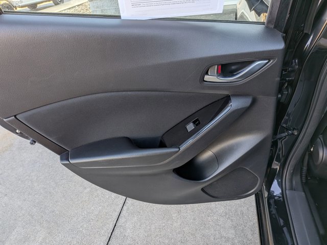 Used 2018 MAZDA MAZDA3 Sport image 29
