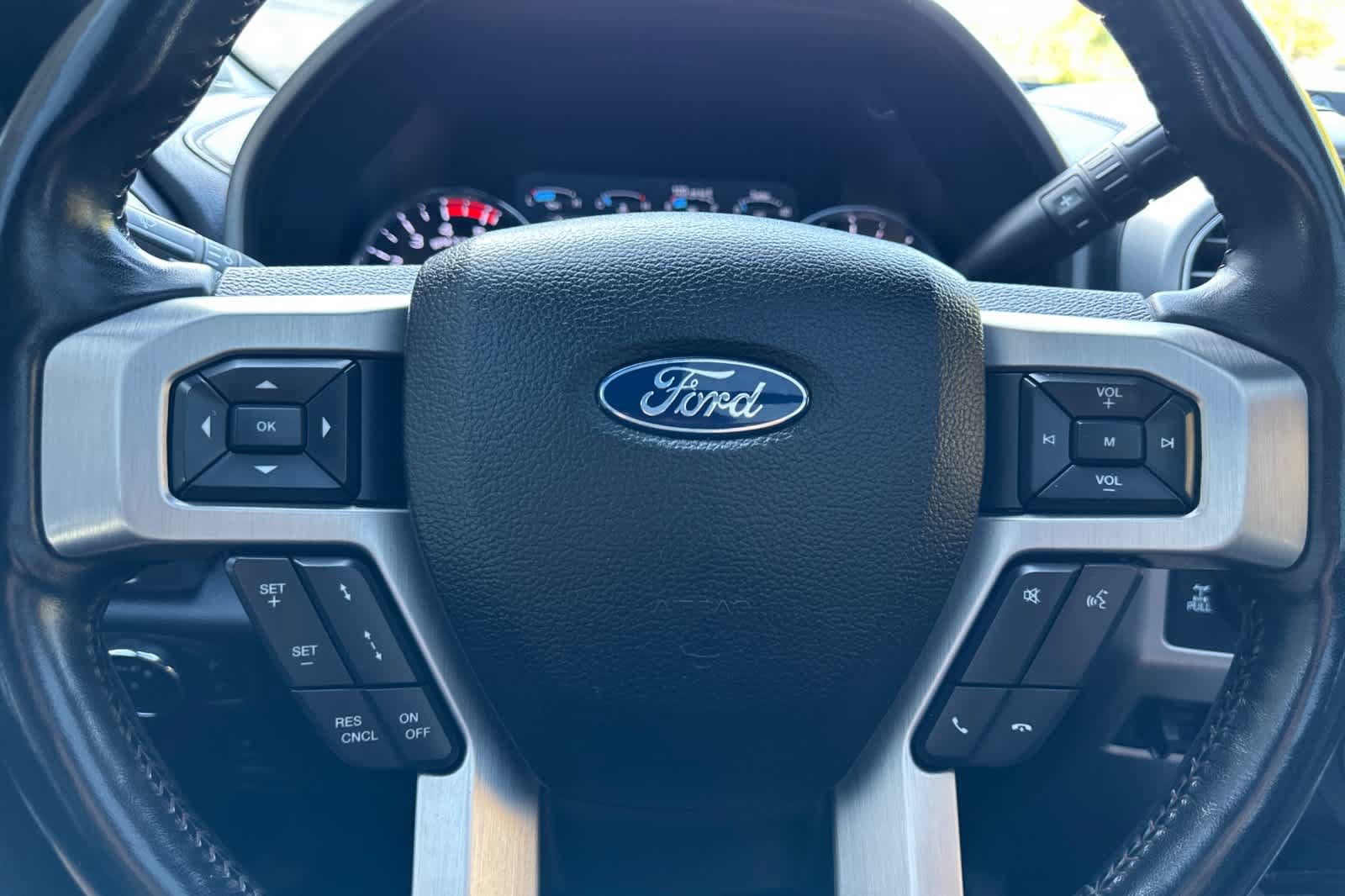 Certified 2019 Ford F350 Platinum w/ Platinum Ultimate Package AWD/4WD image 23