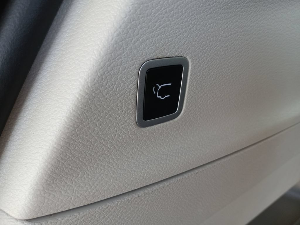 Used 2024 Chrysler Pacifica Touring-L FWD image 28