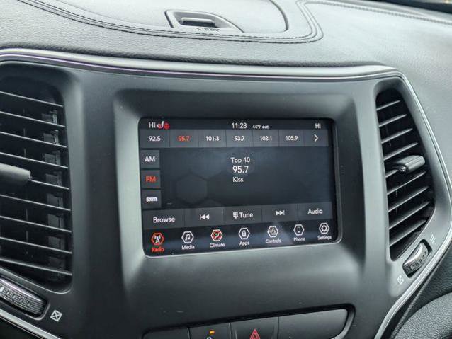 Used 2019 Jeep Cherokee Latitude Plus AWD/4WD image 22