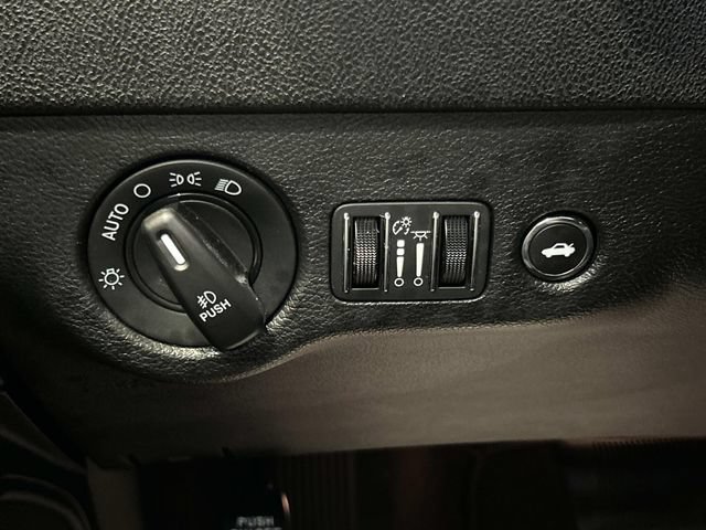 Used 2022 Dodge Charger R/T w/ Blacktop Package RWD image 30