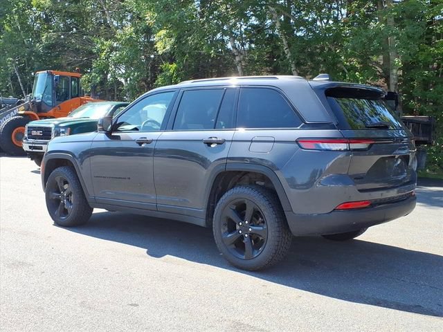 Used 2022 Jeep Grand Cherokee Altitude AWD/4WD image 7
