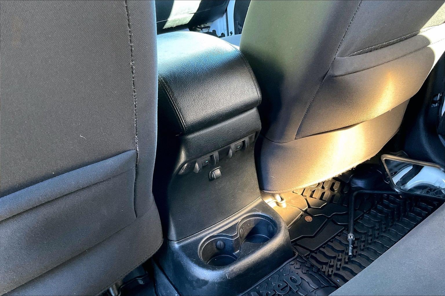 Used 2017 Jeep Wrangler Unlimited Sport AWD/4WD image 35