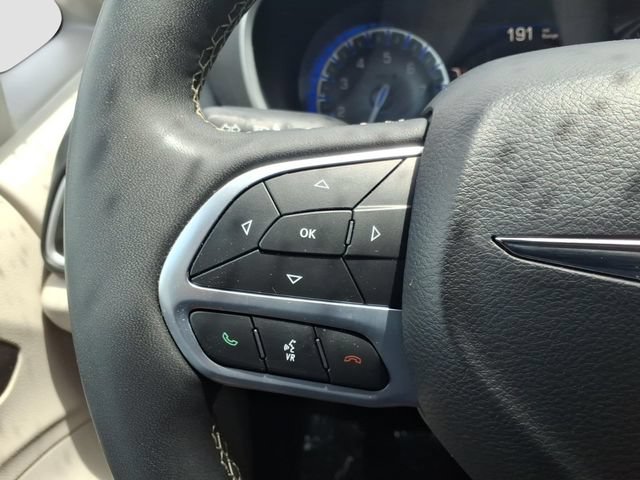 Used 2024 Chrysler Pacifica Touring-L FWD image 24